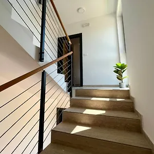  Apartament J&n Hill's With Swimming Pool